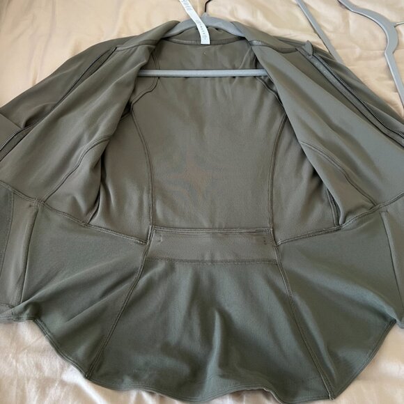 Lululemon The Ease Nulu jacket sage green size 8 - Picture 4 of 6